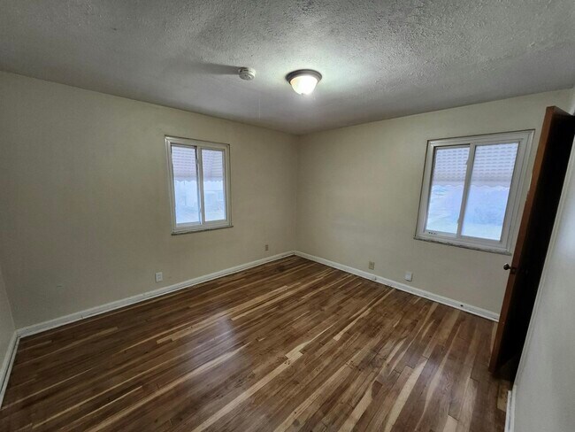 Foto del edificio - 24750 Lakeshore Blvd