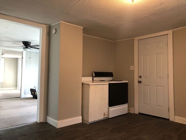 Building Photo - MOVE-IN READY!