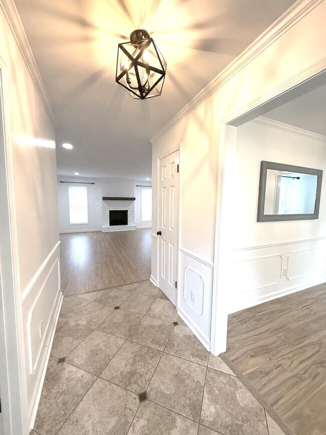 Building Photo - 1602 Bubbling Brook Dr