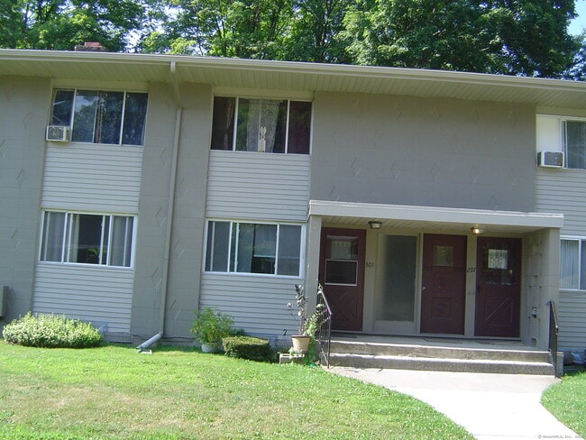 Building Photo - 301 S Elm St