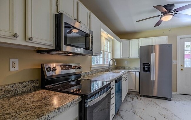 Building Photo - 102 Beech Creek Dr NW