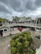 Building Photo - 2006 Sul Ross St