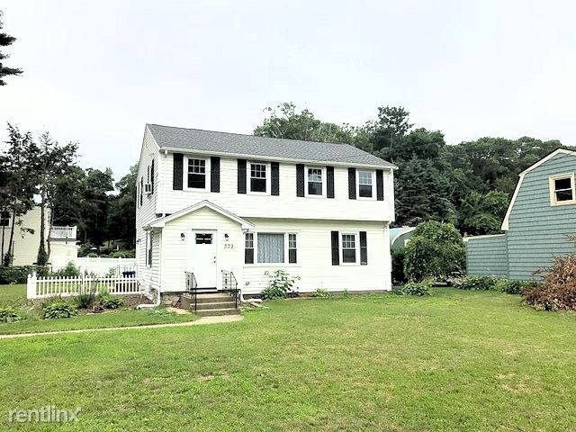 Primary Photo - 4 br, 1 bath House - 379 Plain St