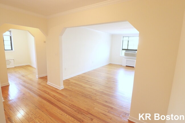 Building Photo - 44 Brattle St