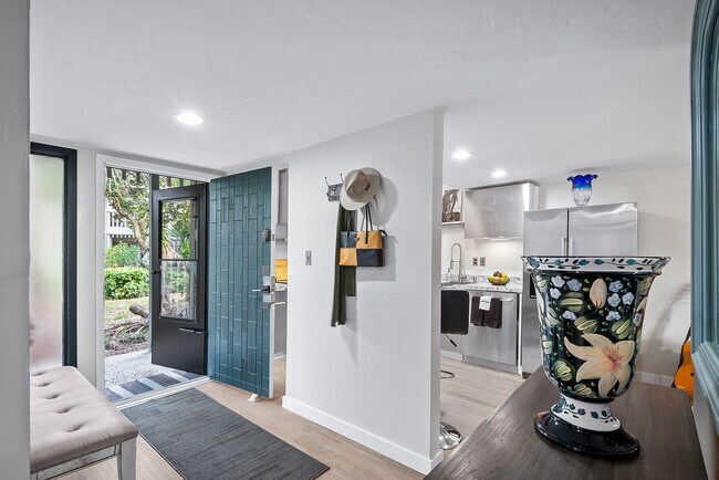 Foto del edificio - 5061 Sherwood Ln