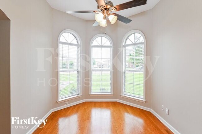 Foto del edificio - 6345 Renwood Loop