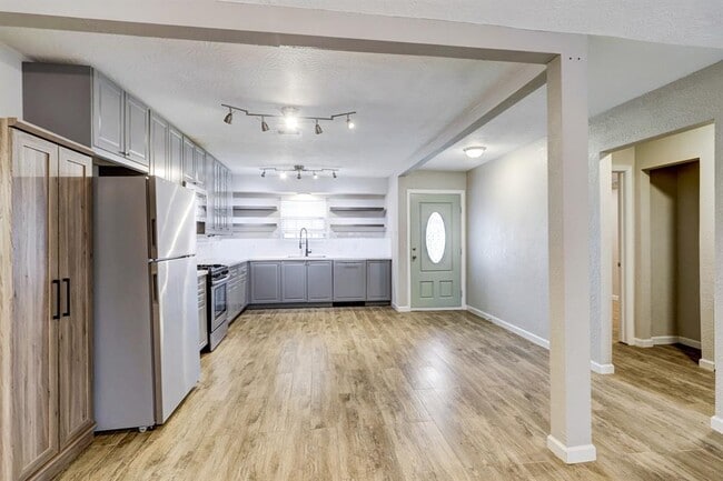 Building Photo - 612 Wisconsin St