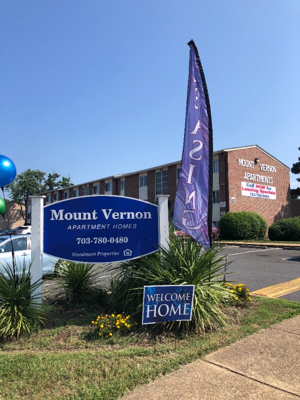 Foto principal - 8263 Russell Rd