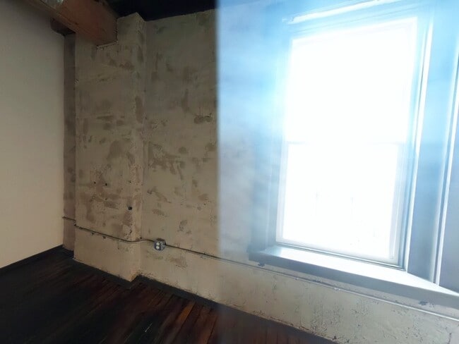 Building Photo - 110 S 15th St