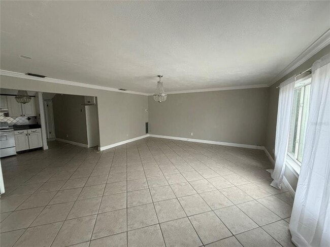 Building Photo - 1345 Drew St