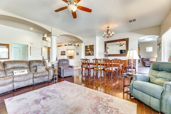 Foto del edificio - 1425 N Harper Cir