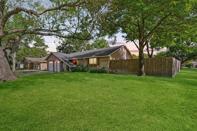 Building Photo - 5322 Inwood Dr