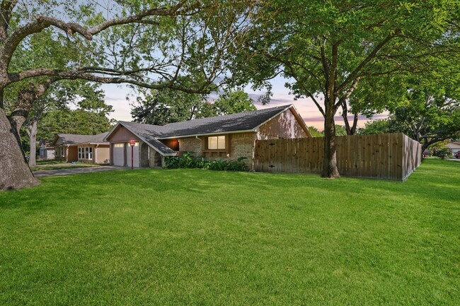 Foto del edificio - 5322 Inwood Dr