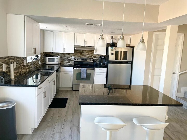 Foto principal - 1332 W Straford Dr