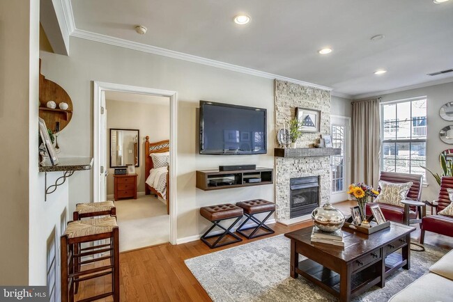 Building Photo - 4951 Brenman Park Dr
