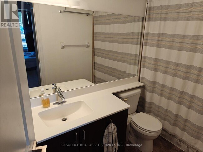 Photo du bâtiment - 315-1070 SHEPPARD Ave