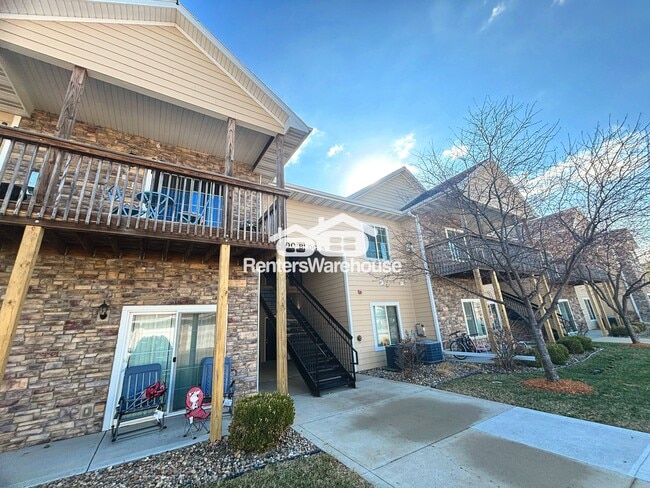 Building Photo - 2000 Meadow Ct