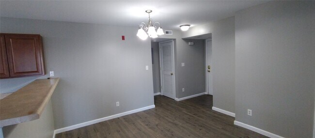 Foto del edificio - 1201 Spring Creek Ln