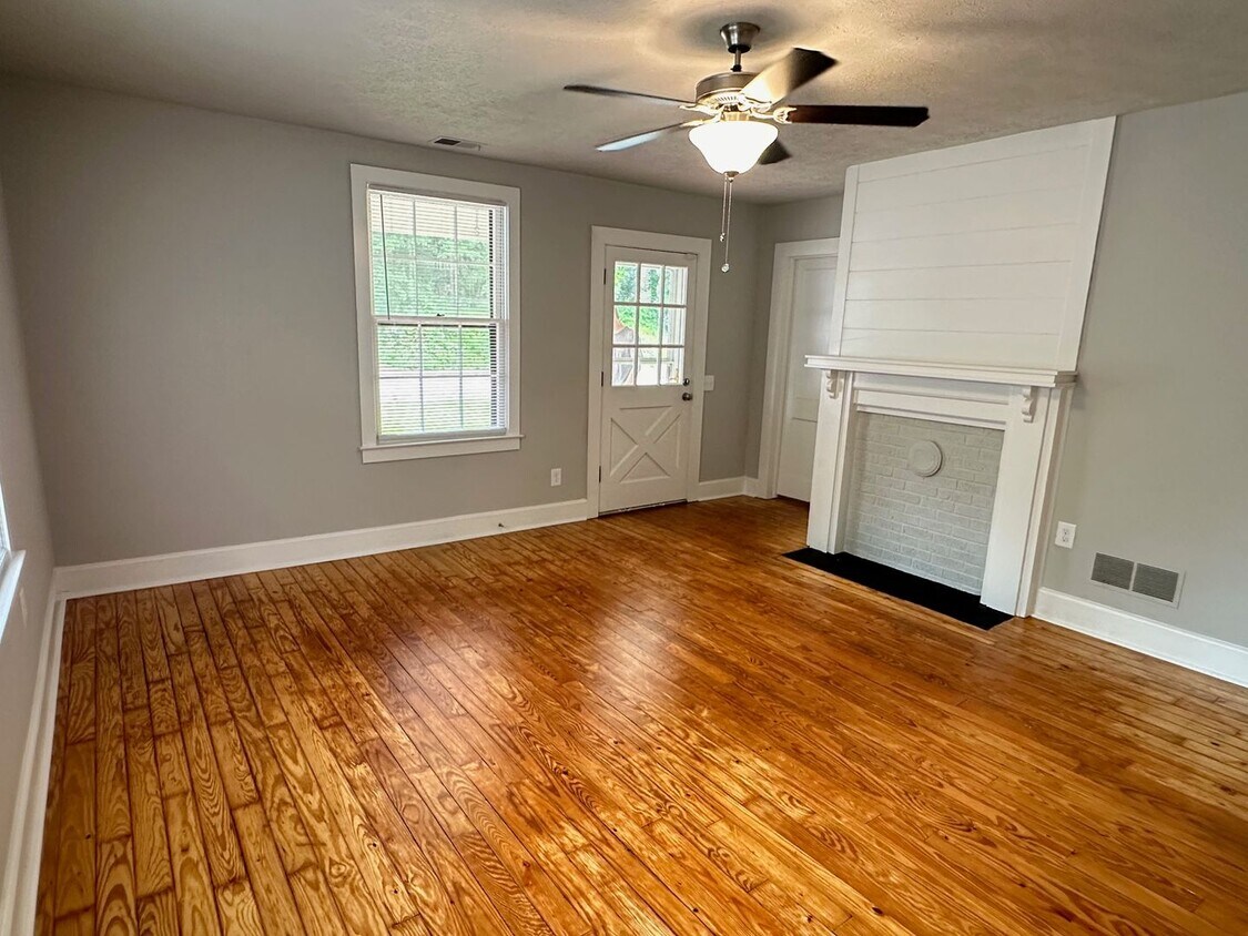 Foto principal - 138 S Poplar St