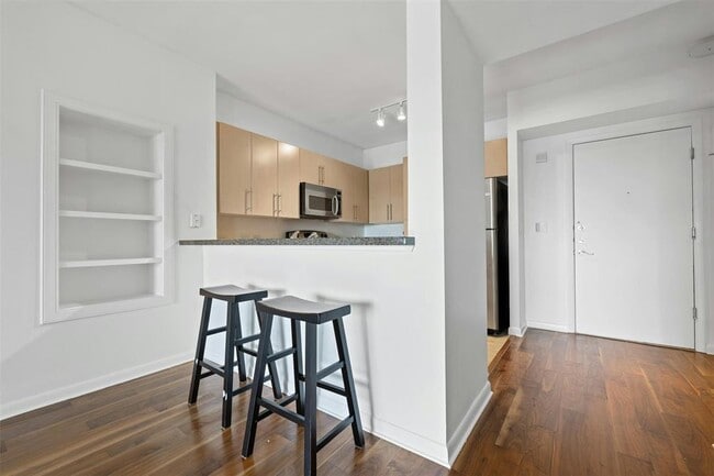 Building Photo - 54 Rainey St