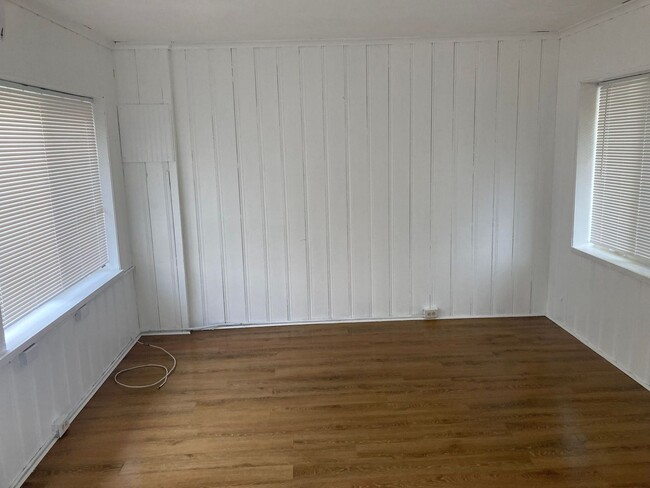 Building Photo - Adorable 1 bedroom near Kenwood!