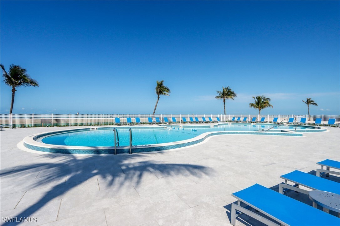 Foto del edificio - 25750 Hickory Blvd