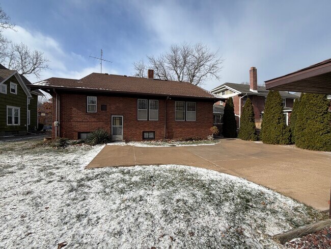 Foto del edificio - 1155 N Cherry St