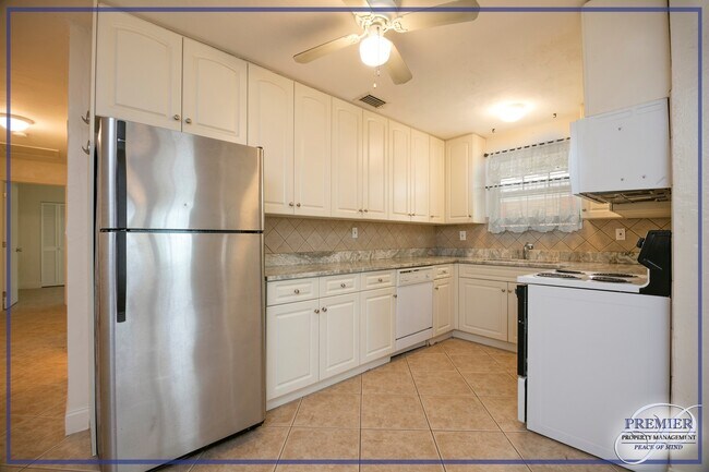 Building Photo - ***BIKE TO THE BEACH***NAPLES PARK**2BED/1BATH***NO HOA***PETS ALLOWED***