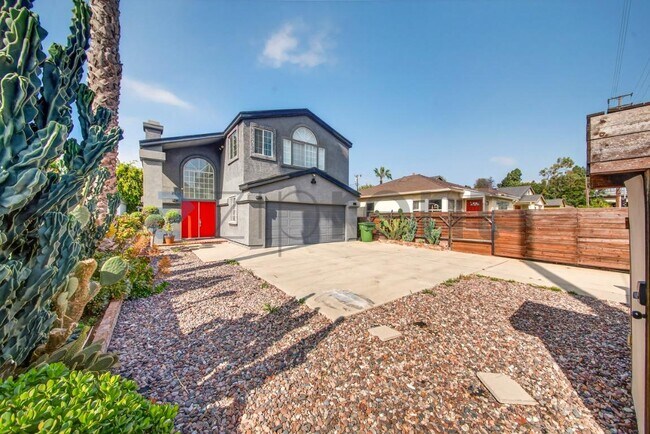 Building Photo - 2481 S Bundy Dr