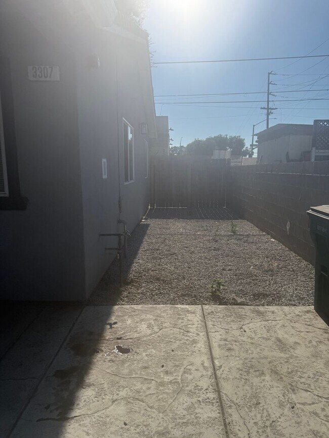 Foto del edificio - Charming 3BR House in Stockton