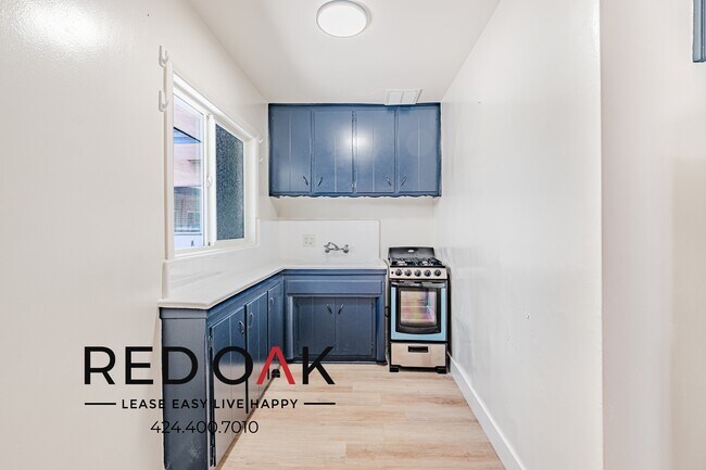 Building Photo - 439 S Catalina St