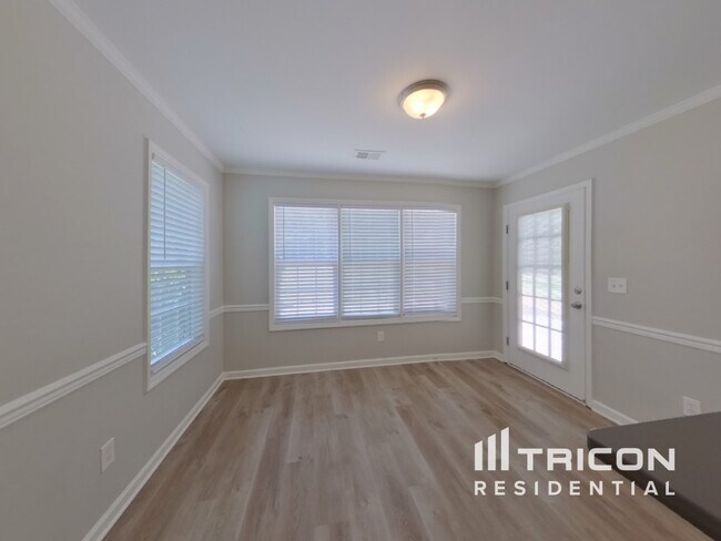 Foto del edificio - 136 Tanners Mill Rd