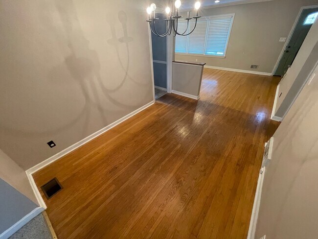 Building Photo - 2BD/1BA Single Family Home