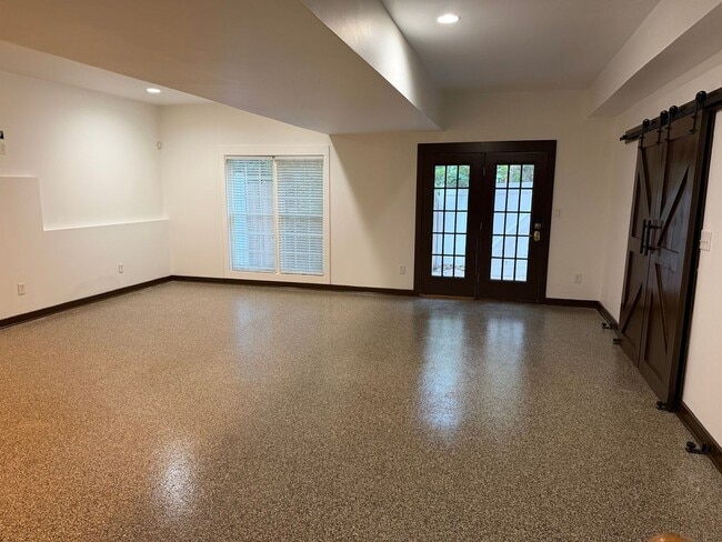 Building Photo - 5041 Woodland Bay Dr