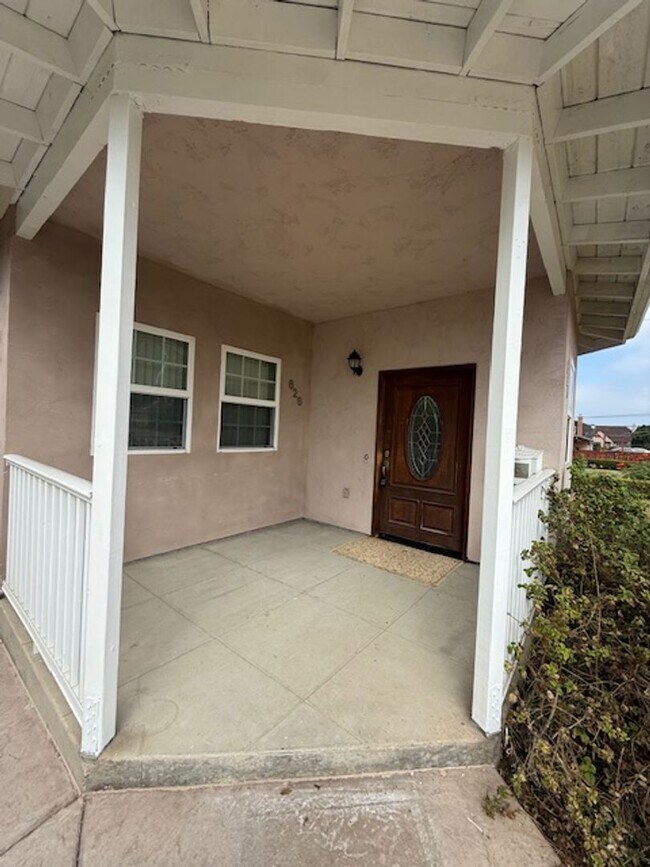 Building Photo - Gorgeous, unique house available immediately