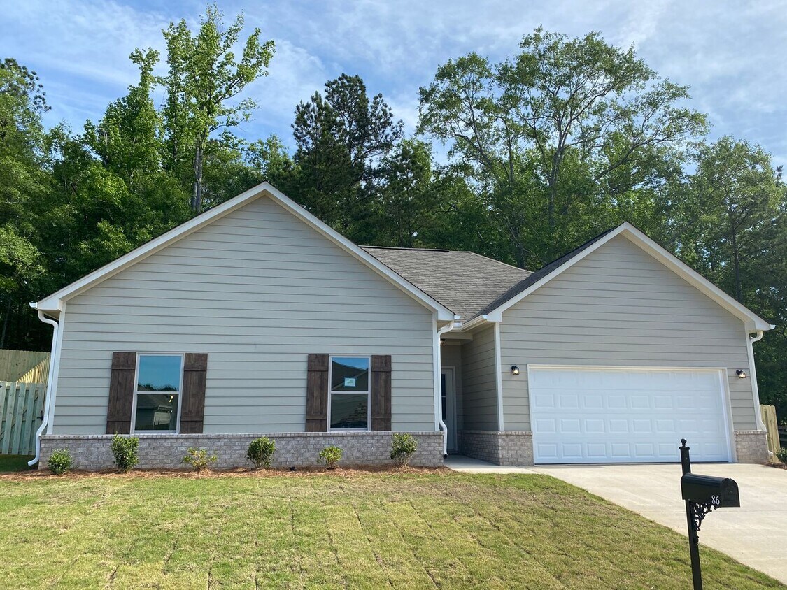 Foto principal - Home for Rent in Clanton, AL...Available N...