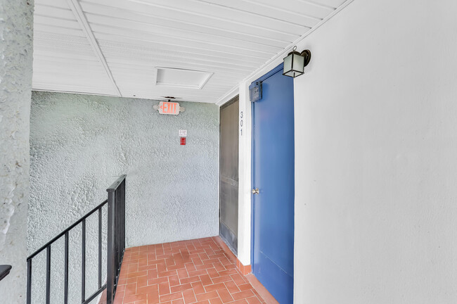 Foto del edificio - 4290 Deste Ct