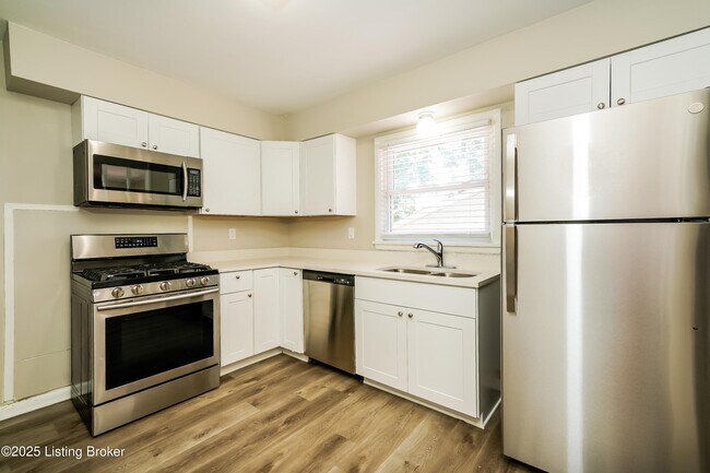 Foto del edificio - 4401 Charlotte Ann Dr