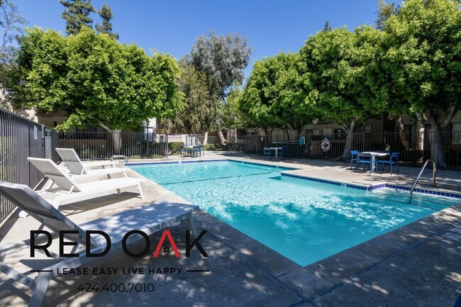 Foto del edificio - 7810 Topanga Canyon Blvd
