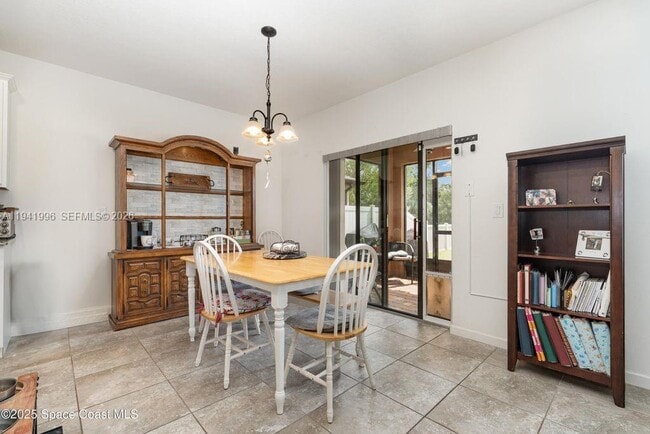 Building Photo - 904 Old Country Rd S E