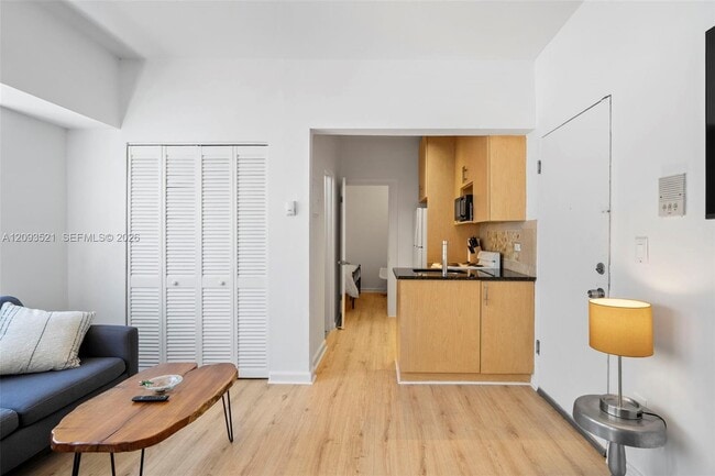 Building Photo - 227 1st St
