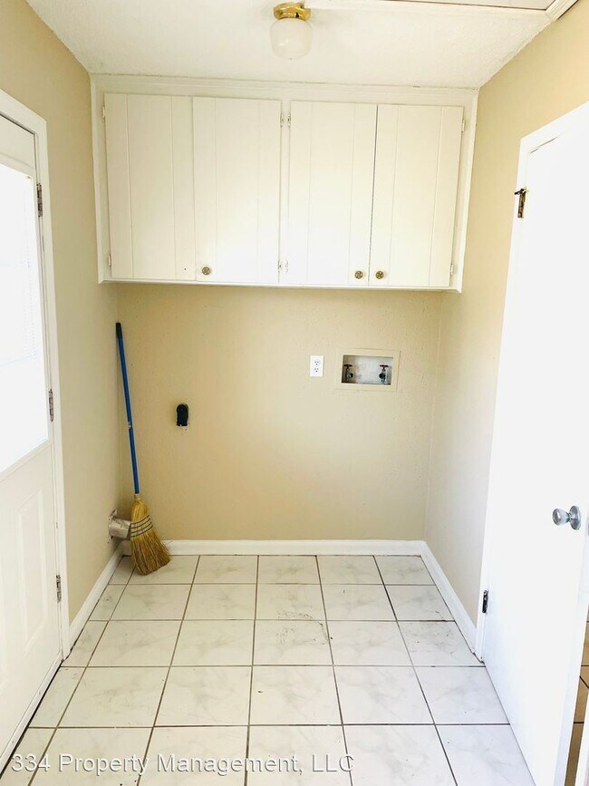 Building Photo - 4 br, 2 bath House - 3434 S Water Mill Road