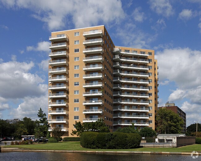 The Hague Towers Rentals Norfolk, VA