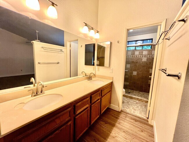 Foto del edificio - 375 Windjammer Cir