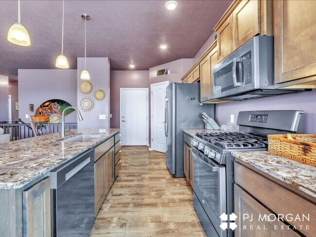 Foto del edificio - Beautiful 4 Bedroom, 3 Bathroom Home - Ren...