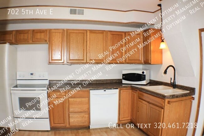 Building Photo - 702 5th Ave E