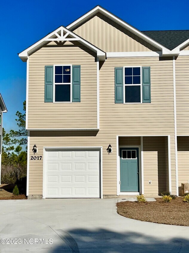 2017 Folkstone Rd, Holly Ridge, NC 28445 Townhome Rentals in Holly