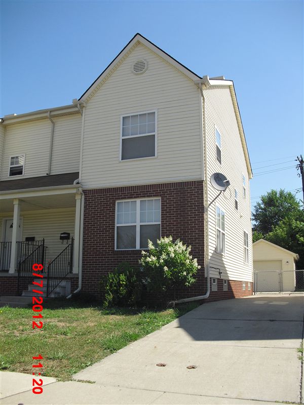 Building Photo - 14200 Kercheval St