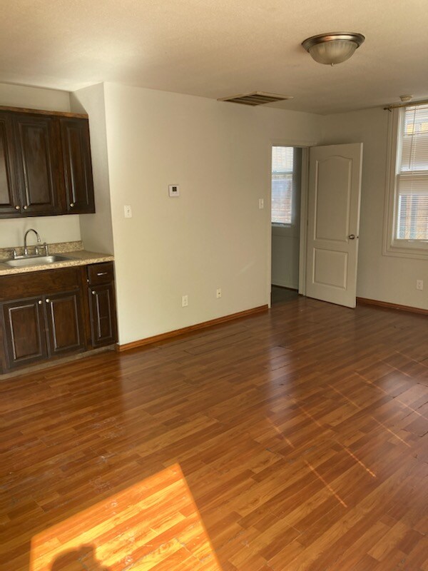 Foto principal - 718 N Marsalis Ave