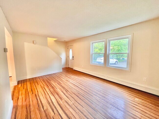 Living room - 608 4th Range Rd